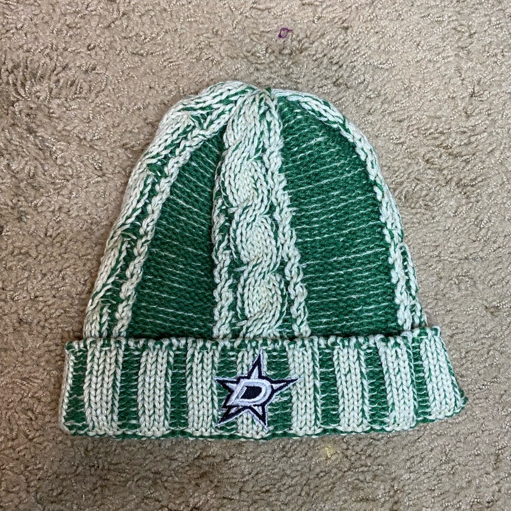 Super cute dallas stars beanie